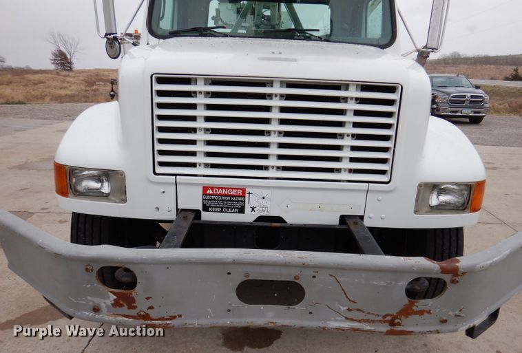 image for item KY9554 2001 International 4900  pressure digger truck