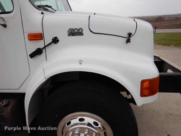 image for item KY9554 2001 International 4900  pressure digger truck