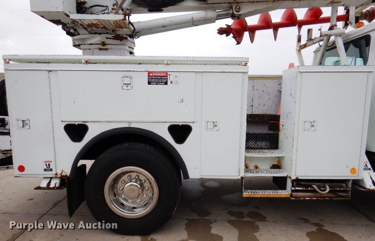 image for item KY9554 2001 International 4900  pressure digger truck