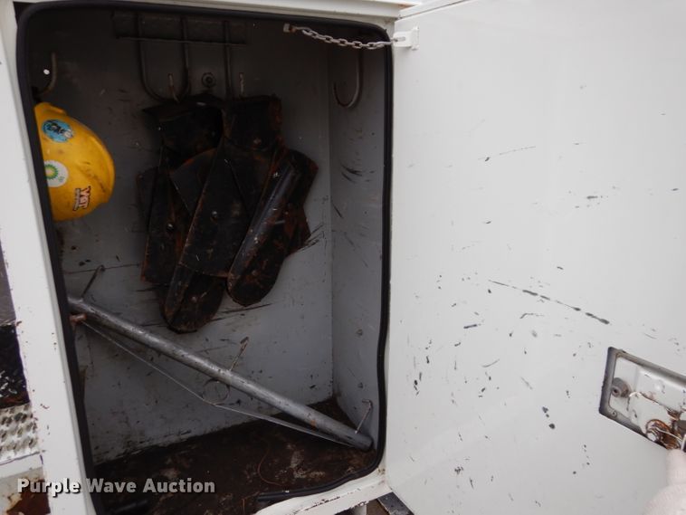 image for item KY9554 2001 International 4900  pressure digger truck