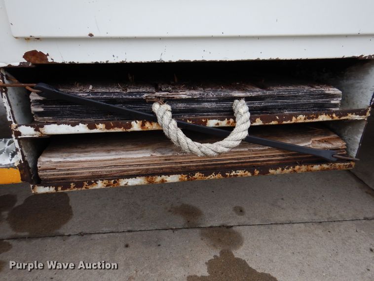 image for item KY9554 2001 International 4900  pressure digger truck