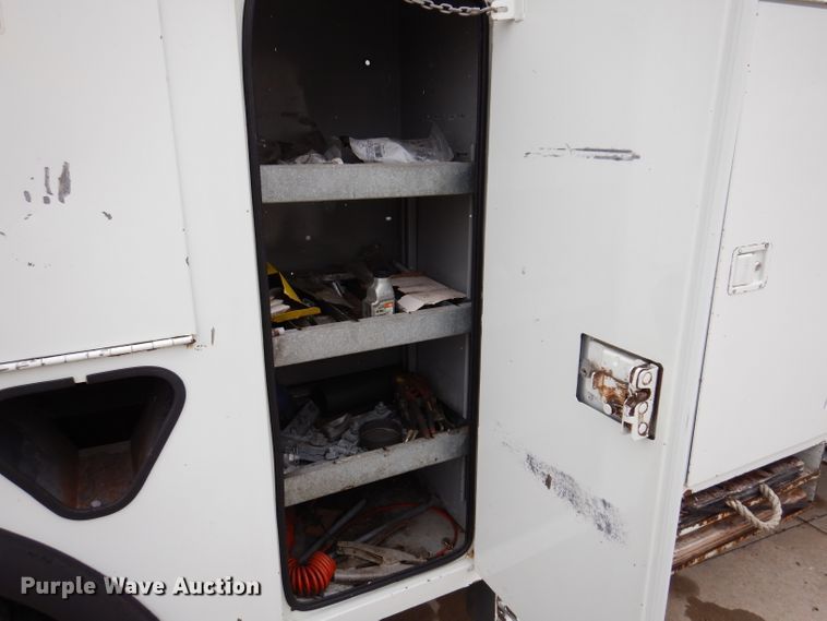 image for item KY9554 2001 International 4900  pressure digger truck