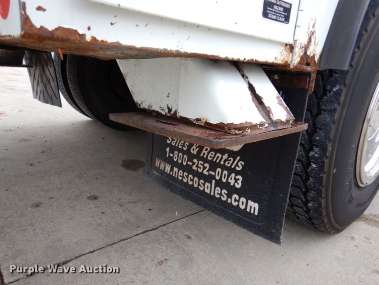 image for item KY9554 2001 International 4900  pressure digger truck