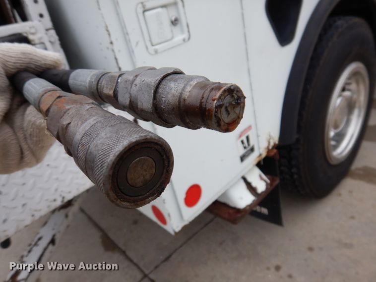 image for item KY9554 2001 International 4900  pressure digger truck