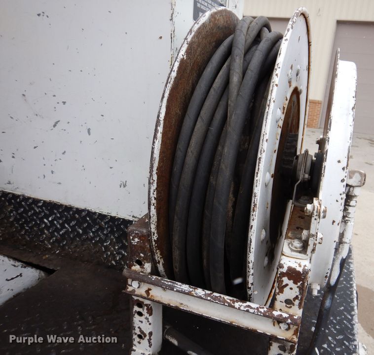 image for item KY9554 2001 International 4900  pressure digger truck