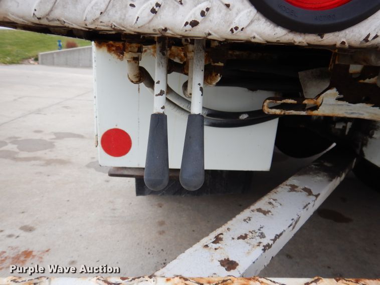 image for item KY9554 2001 International 4900  pressure digger truck