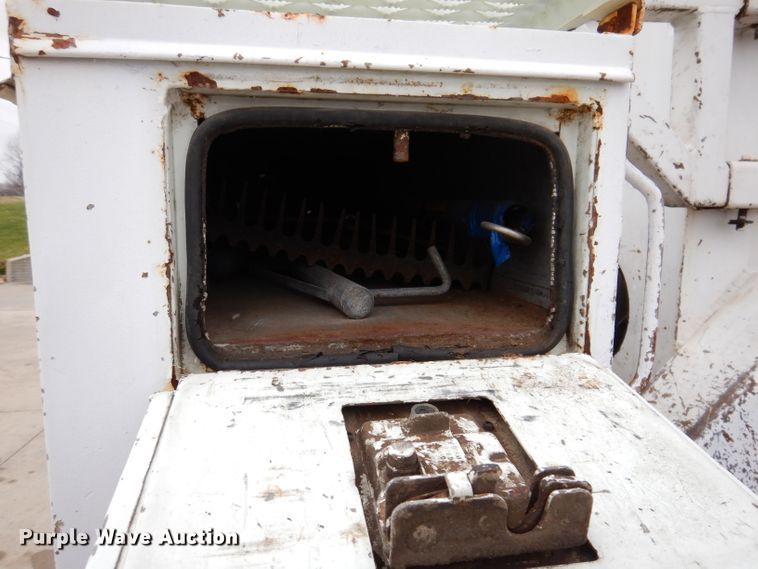 image for item KY9554 2001 International 4900  pressure digger truck