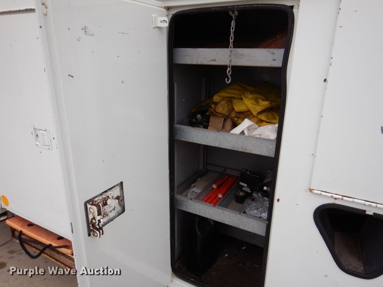 image for item KY9554 2001 International 4900  pressure digger truck