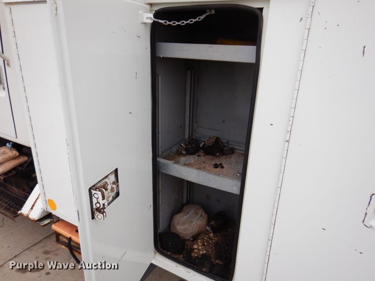 image for item KY9554 2001 International 4900  pressure digger truck