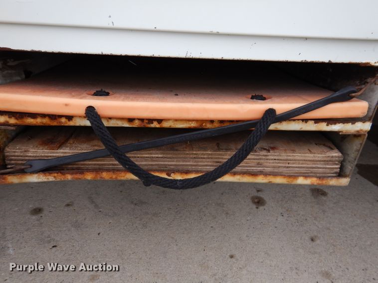 image for item KY9554 2001 International 4900  pressure digger truck