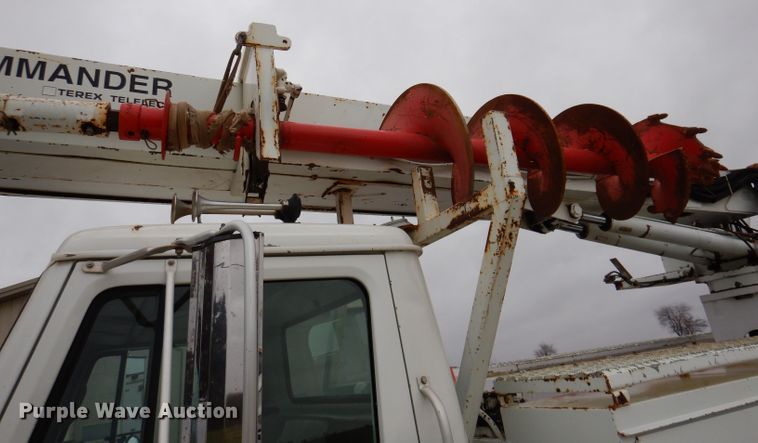 image for item KY9554 2001 International 4900  pressure digger truck