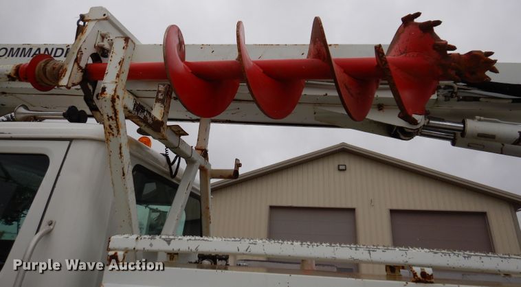 image for item KY9554 2001 International 4900  pressure digger truck