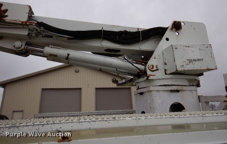 image for item KY9554 2001 International 4900  pressure digger truck