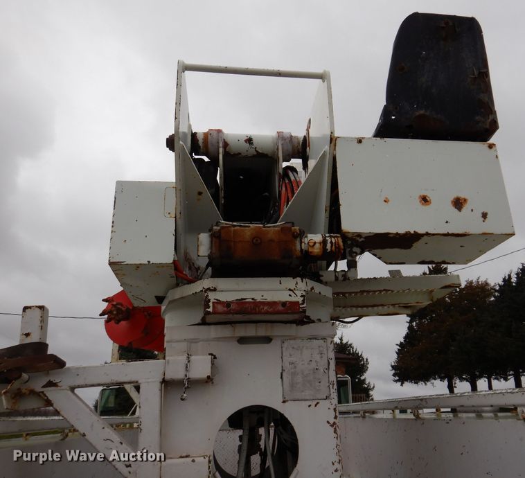 image for item KY9554 2001 International 4900  pressure digger truck