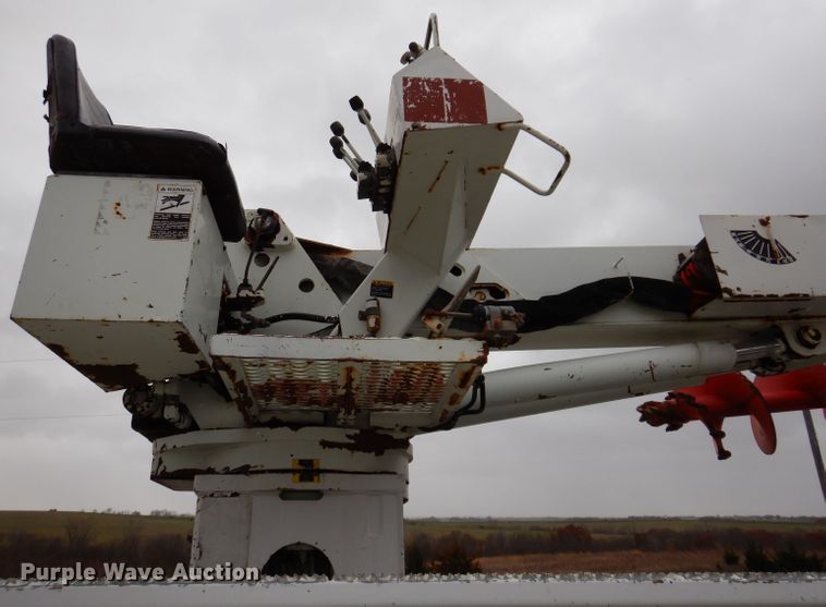 image for item KY9554 2001 International 4900  pressure digger truck