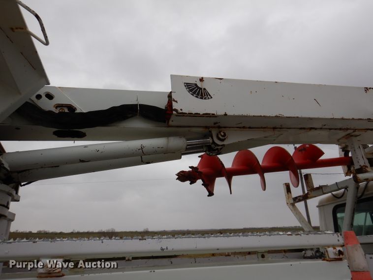 image for item KY9554 2001 International 4900  pressure digger truck