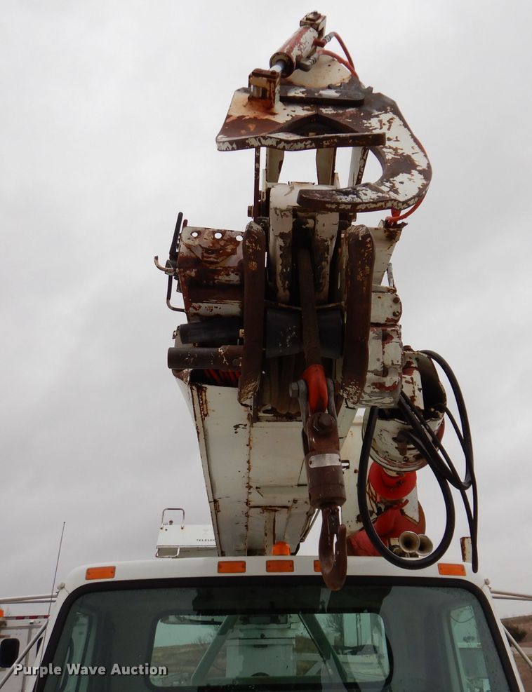 image for item KY9554 2001 International 4900  pressure digger truck