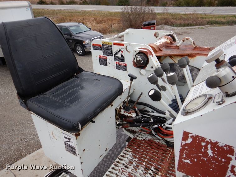 image for item KY9554 2001 International 4900  pressure digger truck