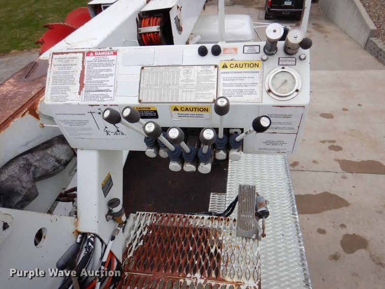 image for item KY9554 2001 International 4900  pressure digger truck