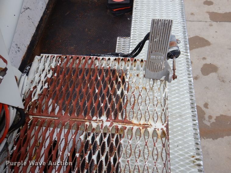 image for item KY9554 2001 International 4900  pressure digger truck