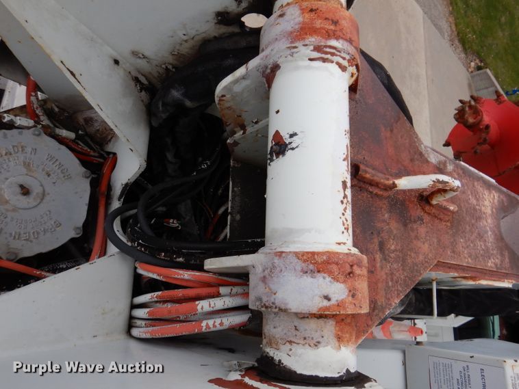 image for item KY9554 2001 International 4900  pressure digger truck