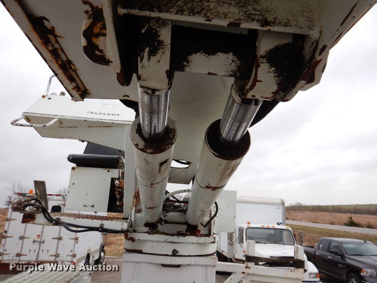 image for item KY9554 2001 International 4900  pressure digger truck