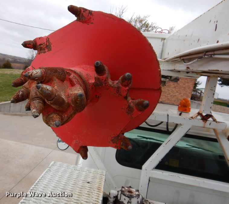 image for item KY9554 2001 International 4900  pressure digger truck