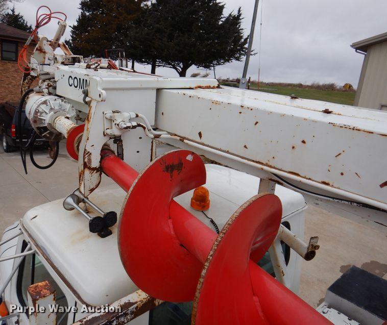 image for item KY9554 2001 International 4900  pressure digger truck