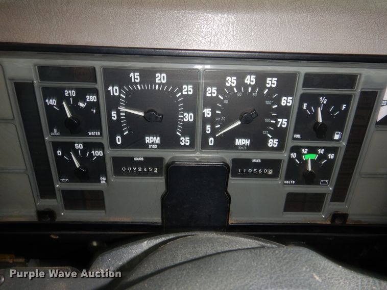 image for item KY9554 2001 International 4900  pressure digger truck