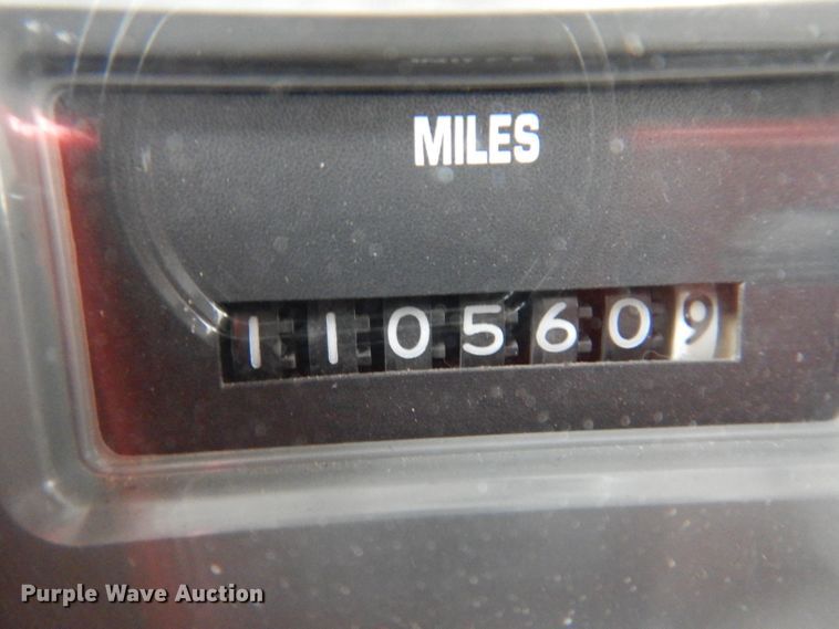 image for item KY9554 2001 International 4900  pressure digger truck