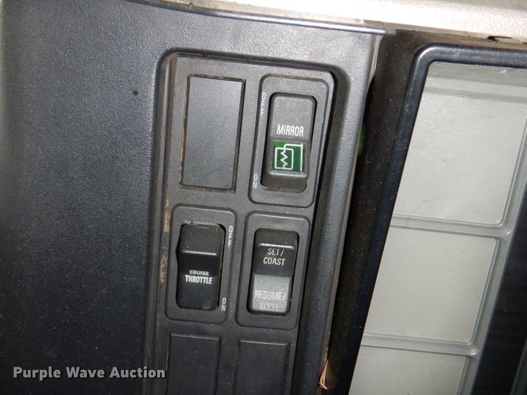 image for item KY9554 2001 International 4900  pressure digger truck