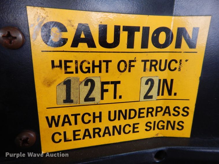 image for item KY9554 2001 International 4900  pressure digger truck