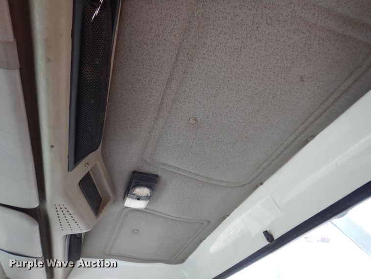 image for item KY9554 2001 International 4900  pressure digger truck