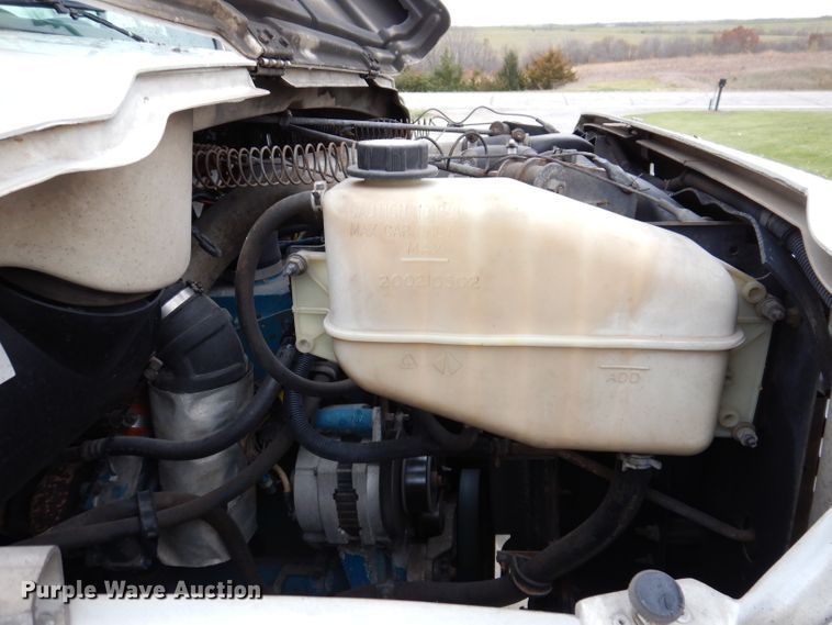 image for item KY9554 2001 International 4900  pressure digger truck