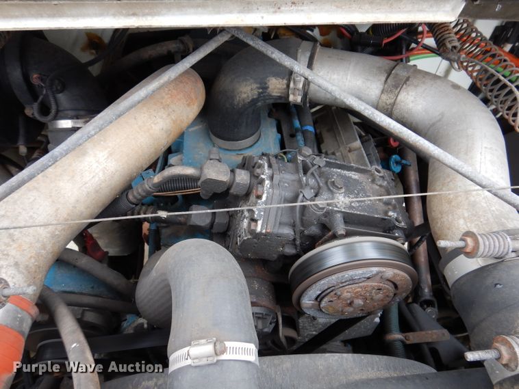 image for item KY9554 2001 International 4900  pressure digger truck