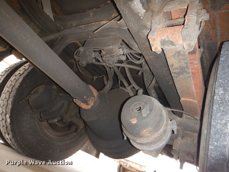 image for item KY9554 2001 International 4900  pressure digger truck