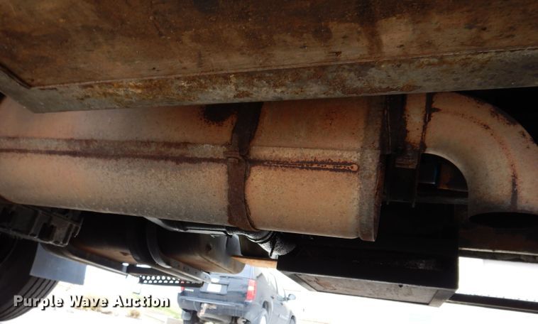 image for item KY9554 2001 International 4900  pressure digger truck