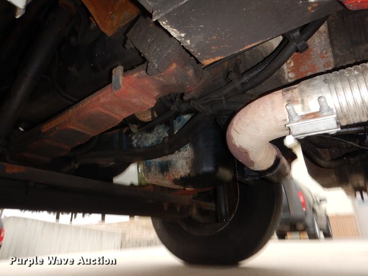 image for item KY9554 2001 International 4900  pressure digger truck