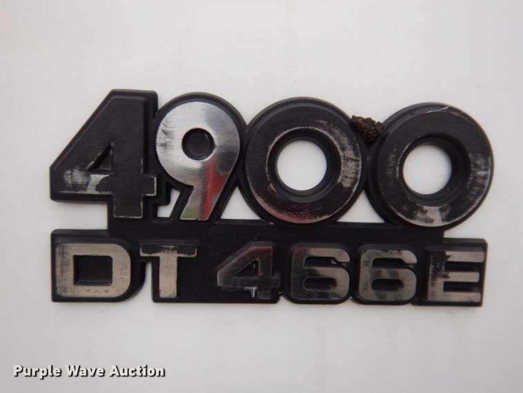 image for item KY9554 2001 International 4900  pressure digger truck