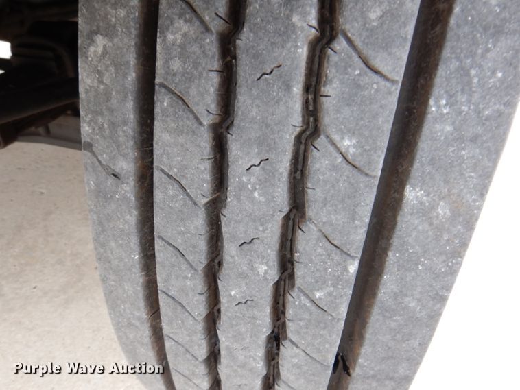 image for item KY9554 2001 International 4900  pressure digger truck