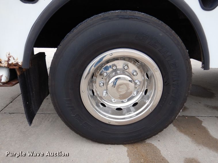 image for item KY9554 2001 International 4900  pressure digger truck