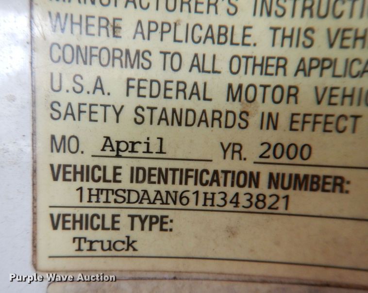 image for item KY9554 2001 International 4900  pressure digger truck