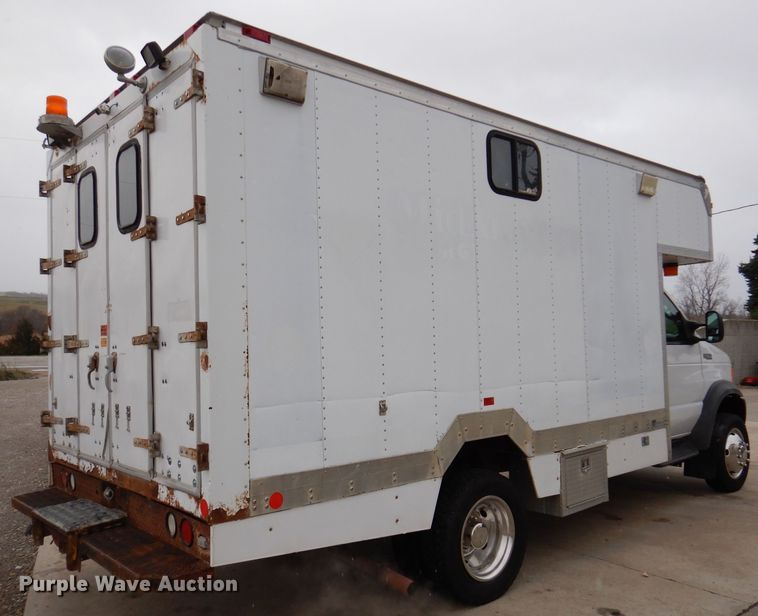 image for item KY9555 2003 Ford E550 Super Duty  box truck