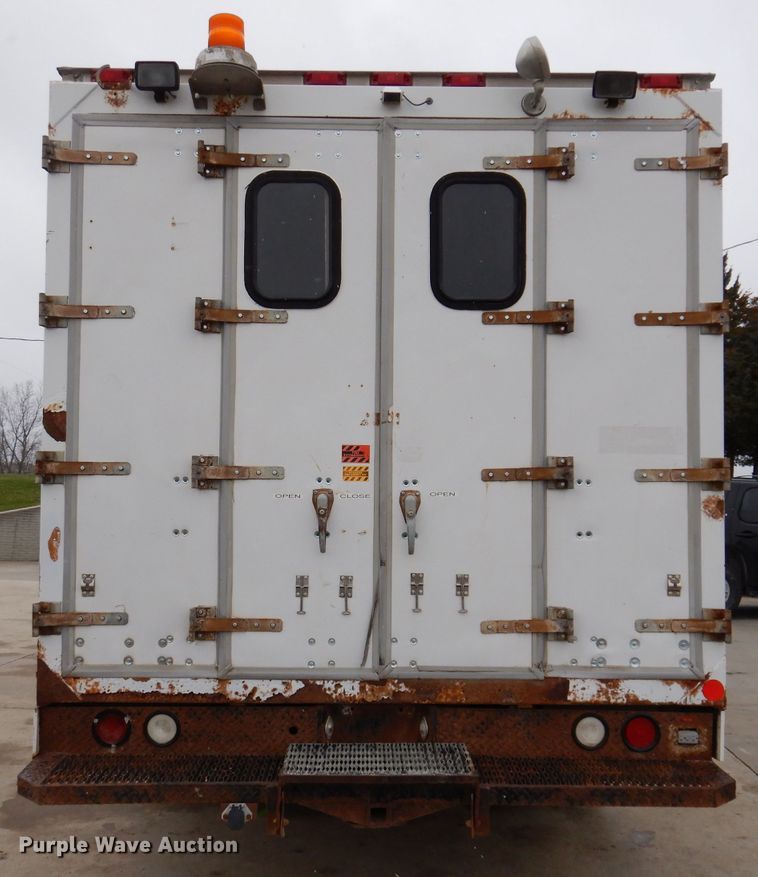 image for item KY9555 2003 Ford E550 Super Duty  box truck