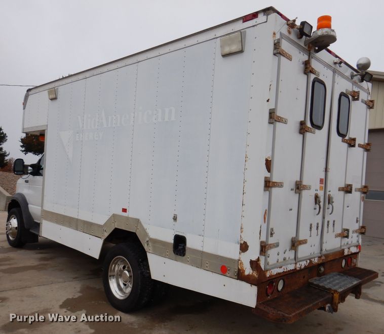 image for item KY9555 2003 Ford E550 Super Duty  box truck