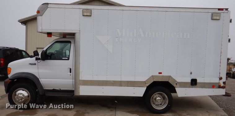 image for item KY9555 2003 Ford E550 Super Duty  box truck