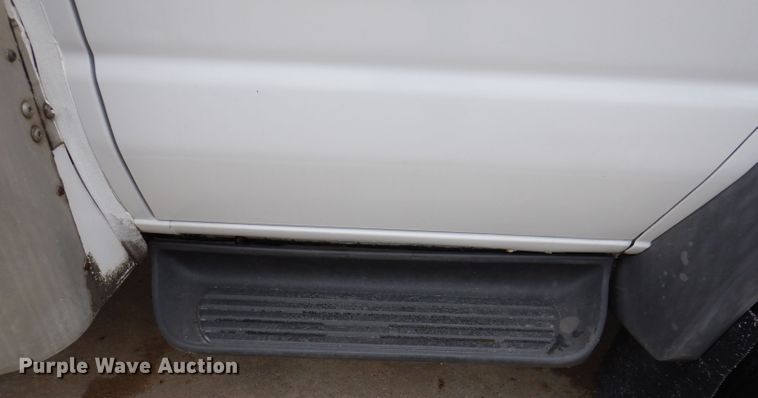 image for item KY9555 2003 Ford E550 Super Duty  box truck