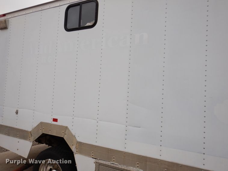 image for item KY9555 2003 Ford E550 Super Duty  box truck