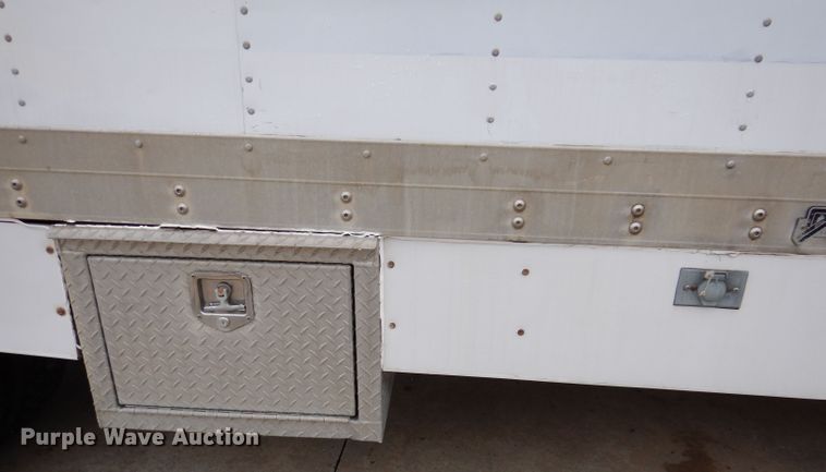 image for item KY9555 2003 Ford E550 Super Duty  box truck