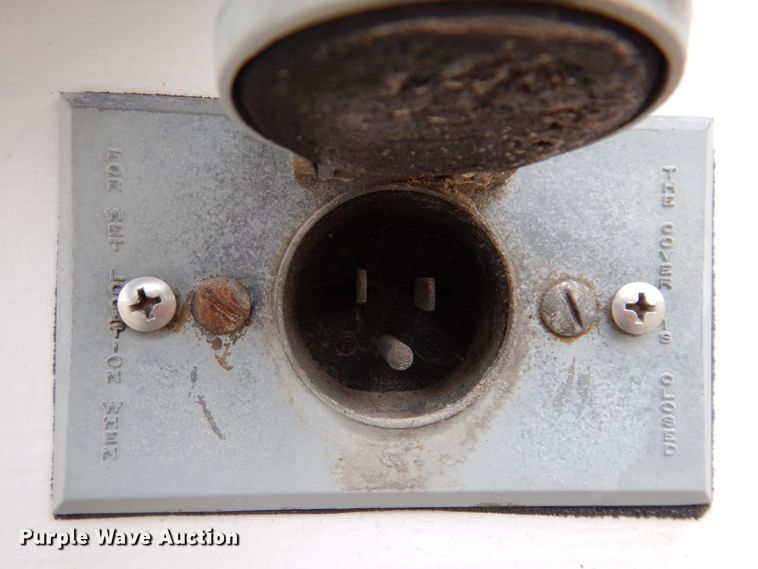 image for item KY9555 2003 Ford E550 Super Duty  box truck